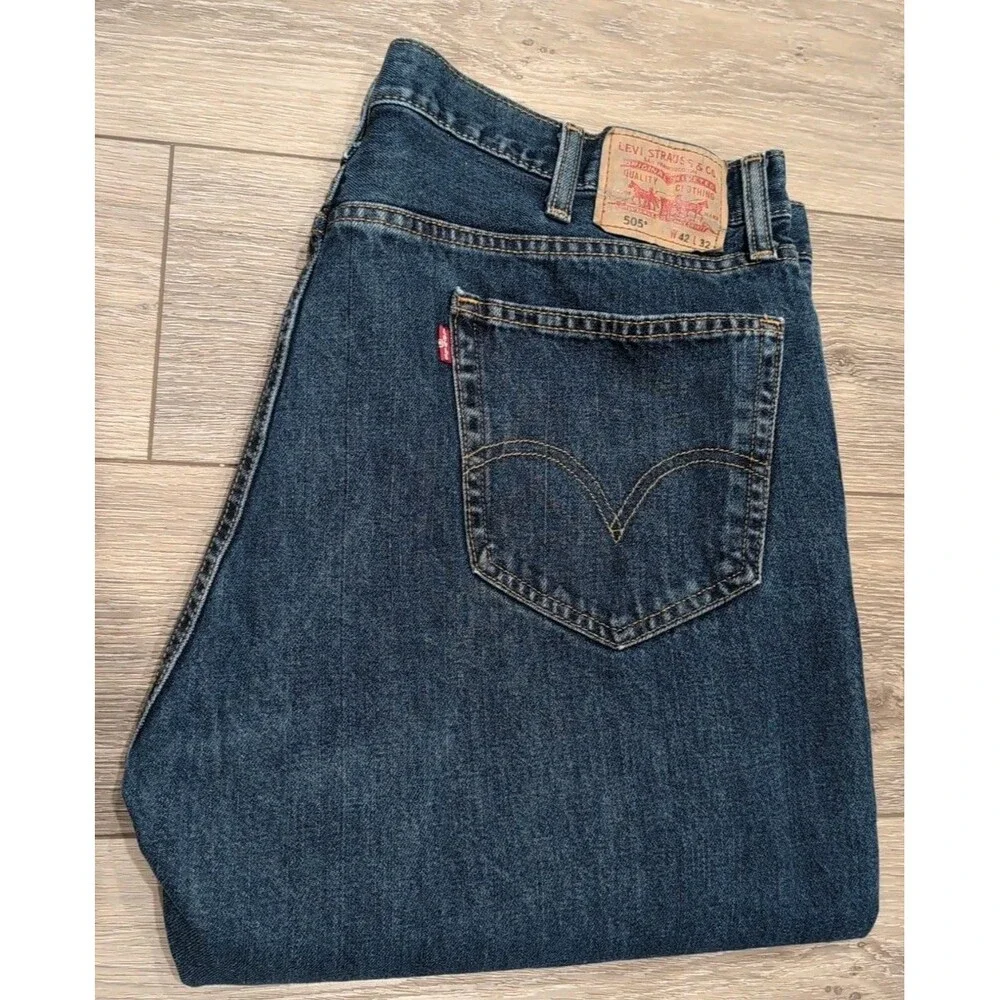 LEVI'S 505 MEN'S BLUE JEANS Regular Straight  in Size 42X32 Dark Wash EUC